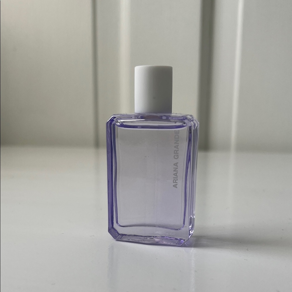 New Ariana Grande God Is A Woman Eau De Parfum Mini Travel Perfume 0.25oz/7.5ml - Picture 3 of 7